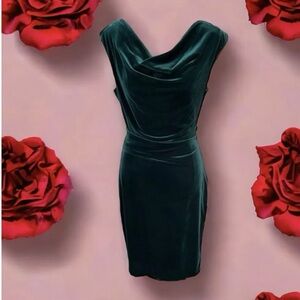Vince Camuto Hunter Green Size 2 PERFECT FOR HOLIDAY GATHERING